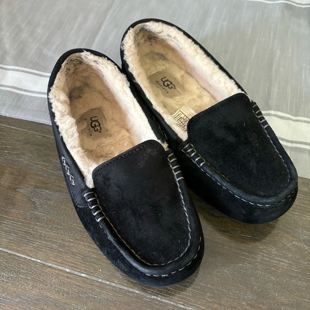 UGG Ansley Black Slippers with Cream wool Lining